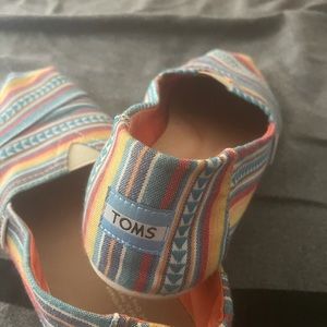 Toms